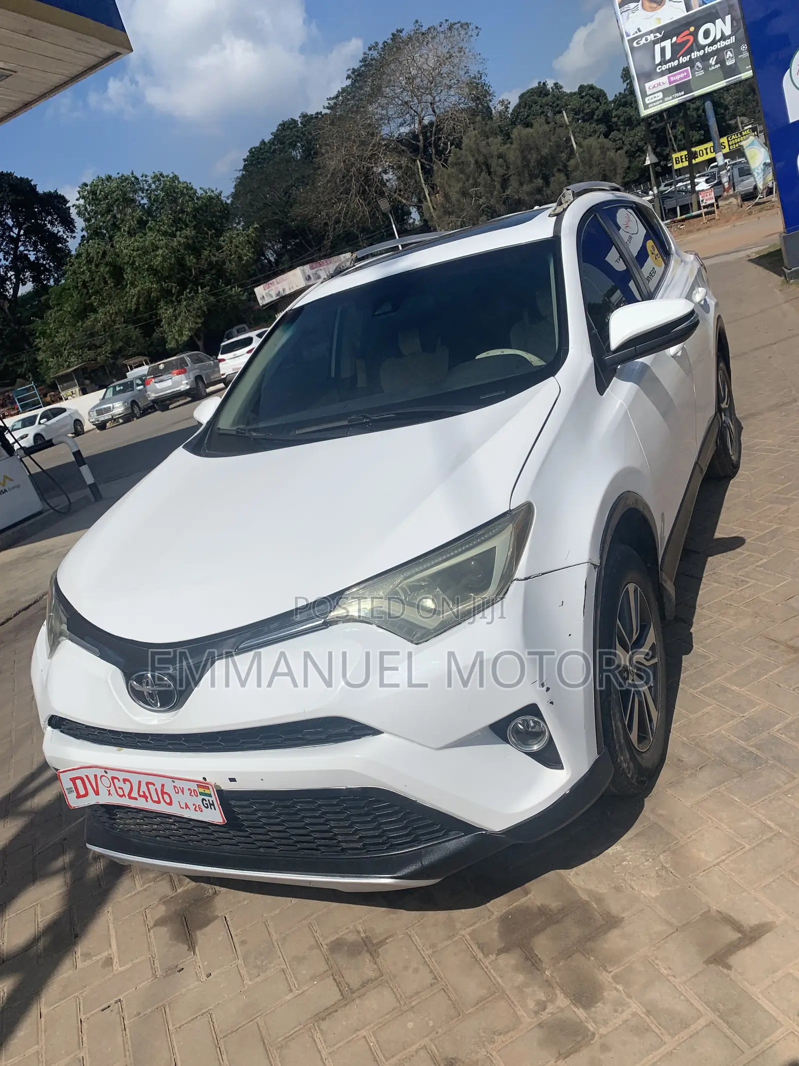 Toyota RAV4 XLE 4dr SUV AWD (2.5L 4cyl 6A) 2018 White