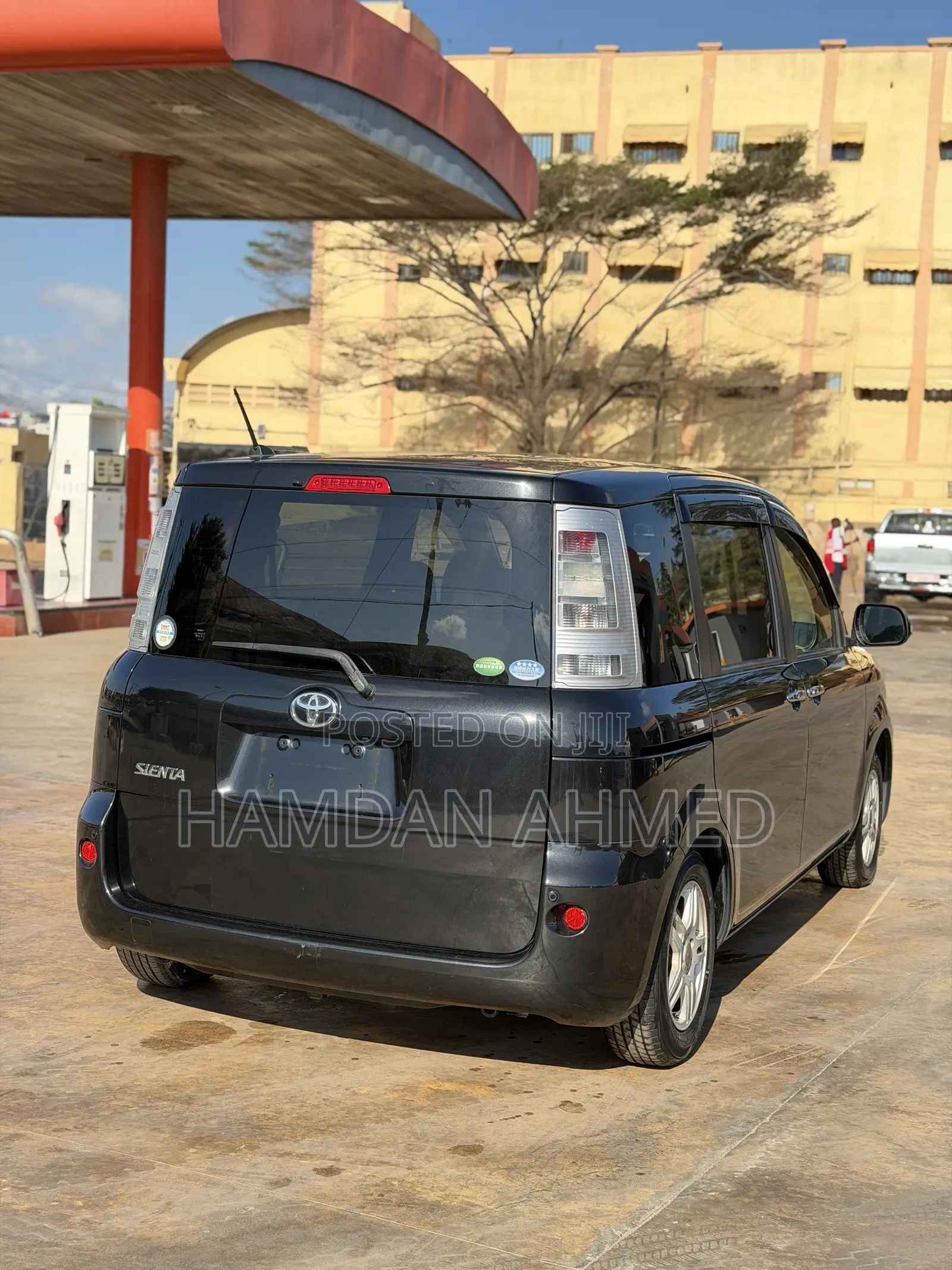 Toyota Sienta 1.5 FWD 2012 Black