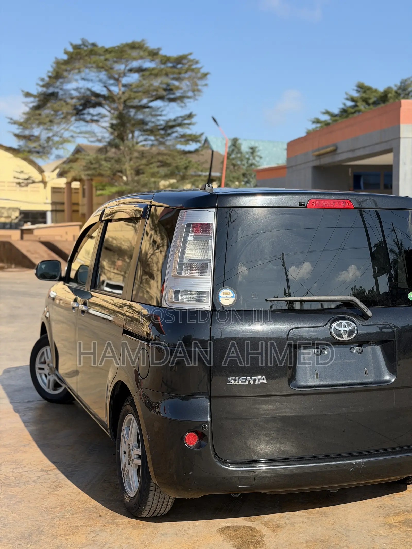 Toyota Sienta 1.5 FWD 2012 Black