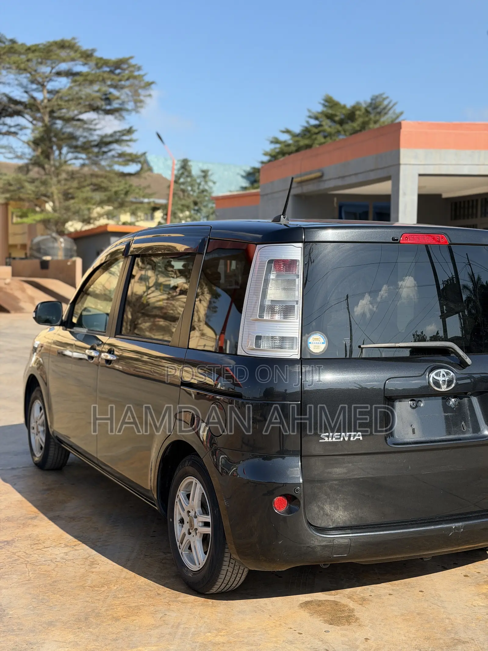 Toyota Sienta 1.5 FWD 2012 Black