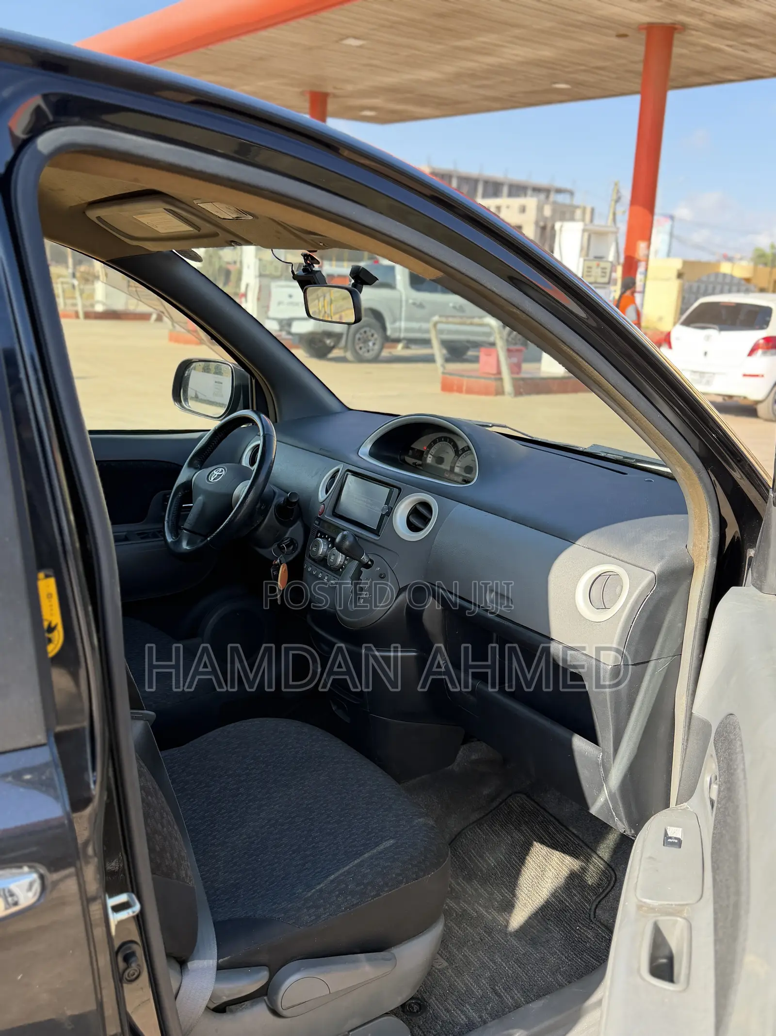 Toyota Sienta 1.5 FWD 2012 Black