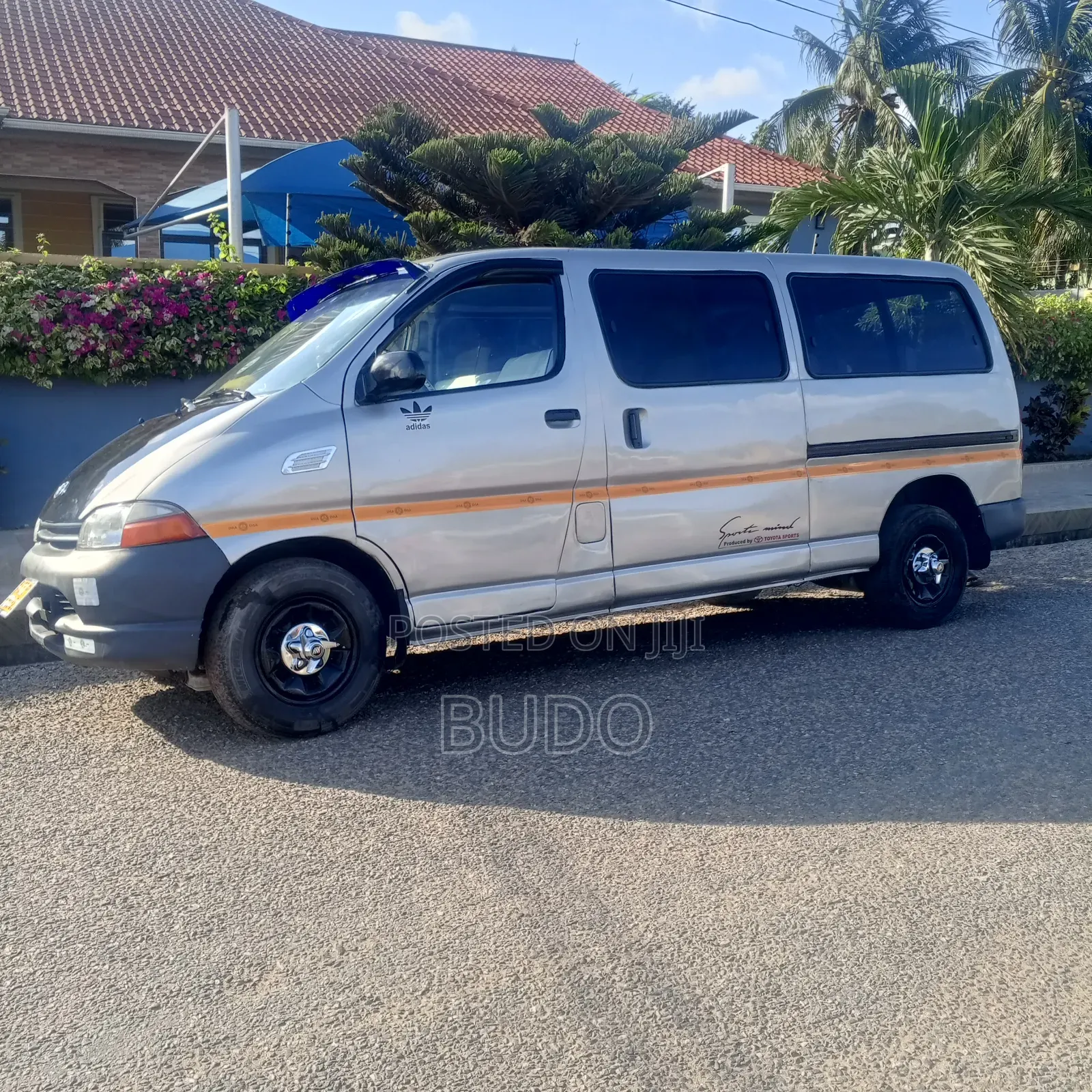 Toyota HiAce 2009 Silver