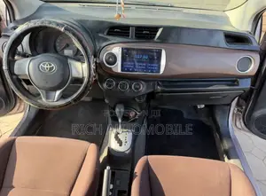 Toyota Vitz 1.3 AWD 5dr 2013 Pearl