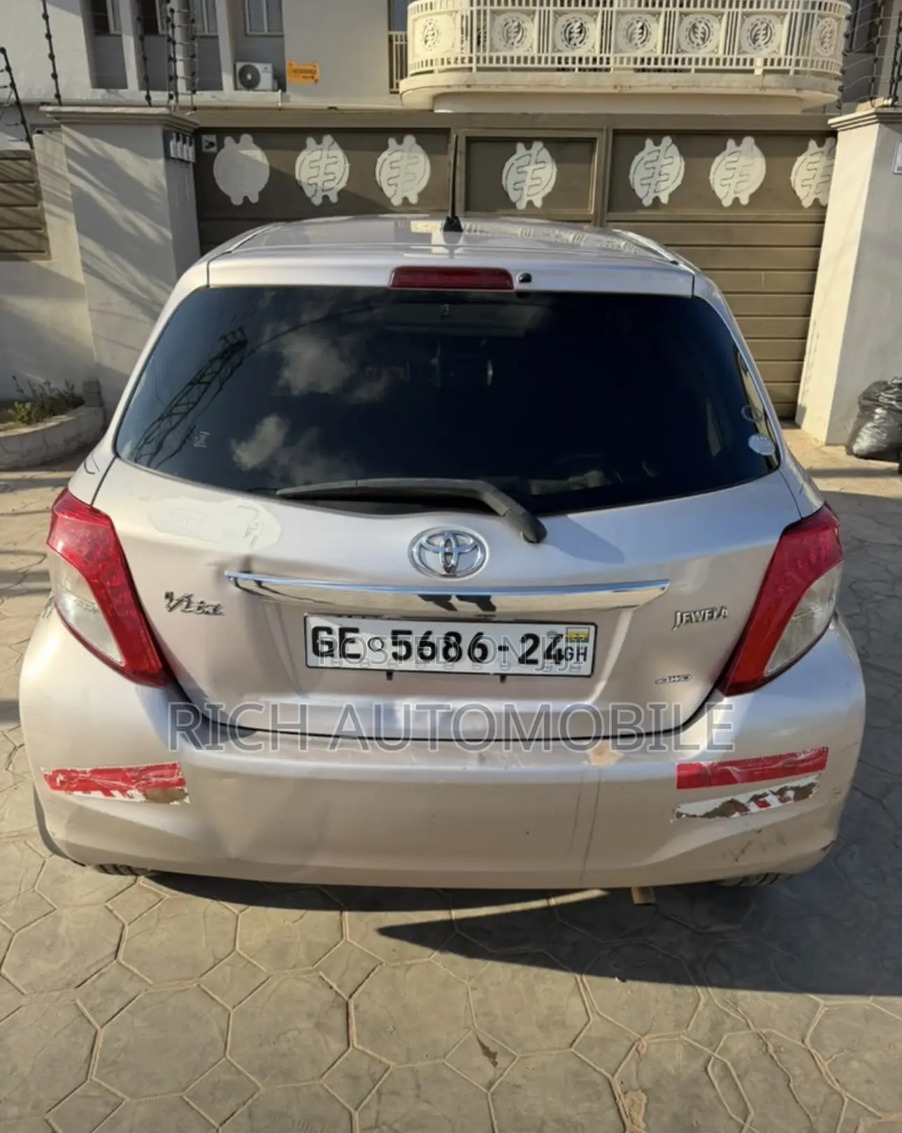 Toyota Vitz 1.3 AWD 5dr 2013 Pearl