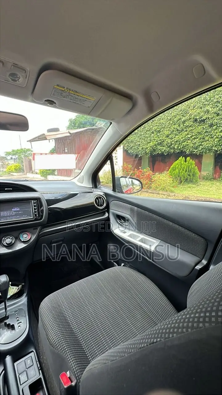 Toyota Vitz 1.5 FWD 5dr 2015 Red