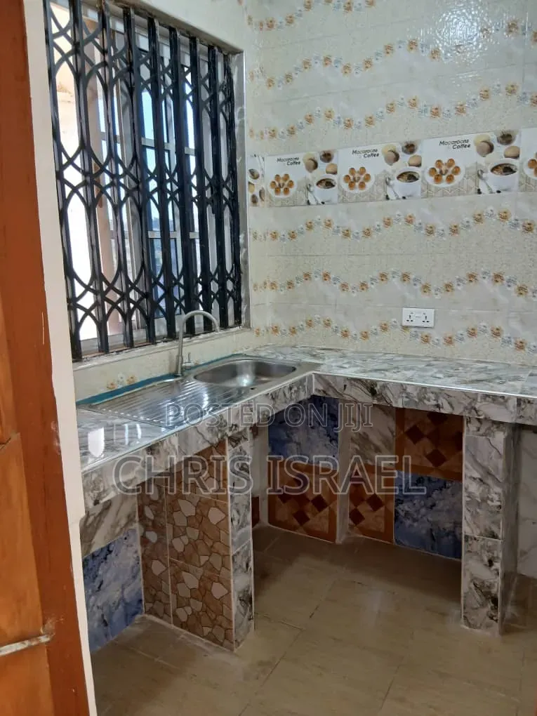 1bdrm Room & Parlour in Oyibi Estate, Valley View Area for rent
