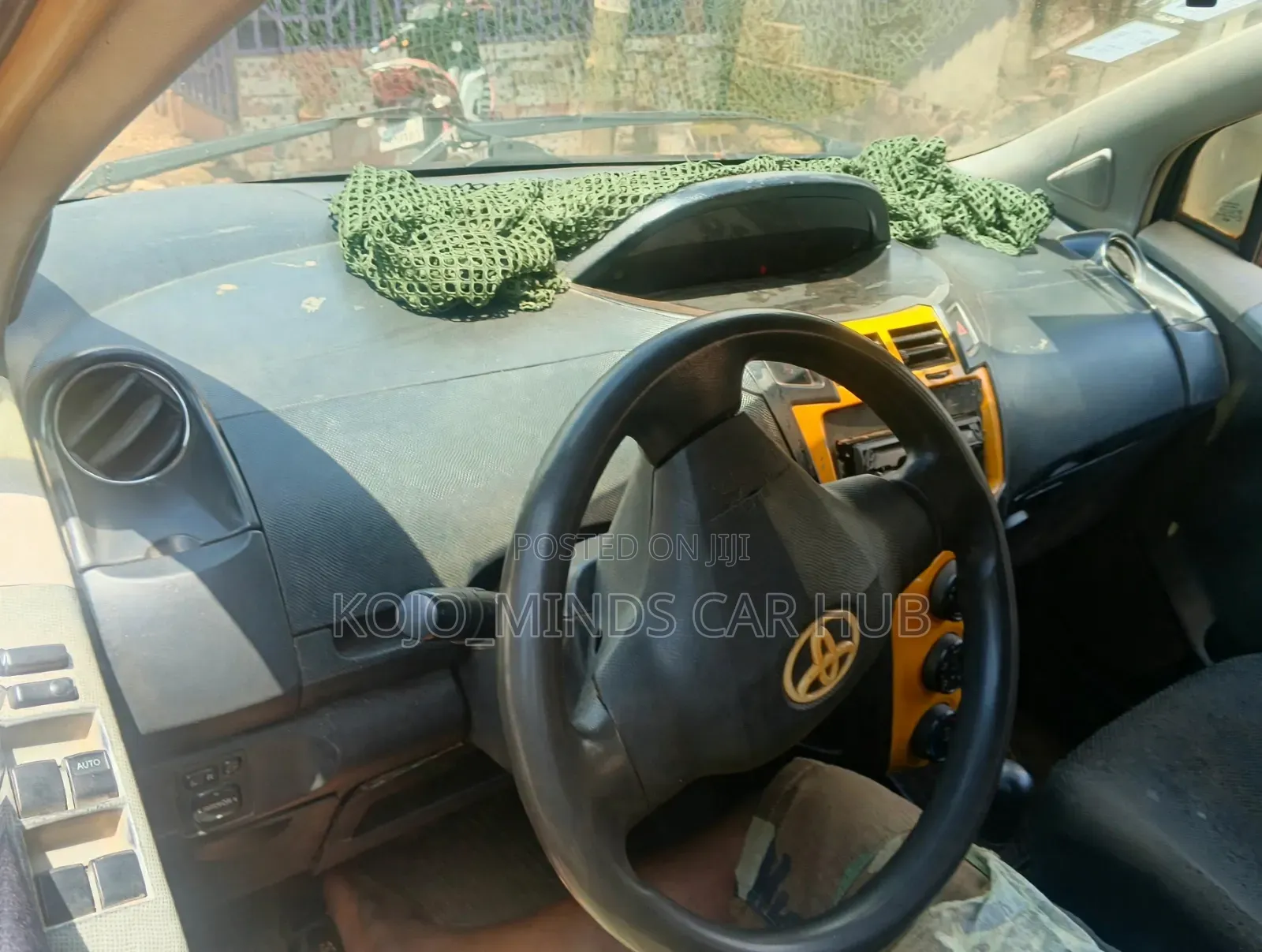 Toyota Vitz 1.0 FWD 3dr 2010 Gray