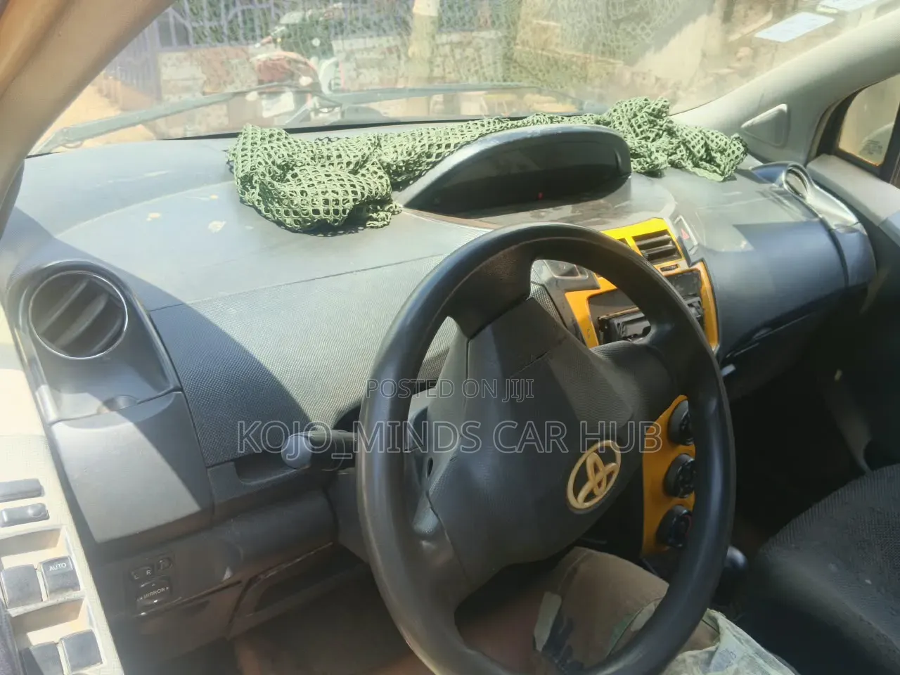 Toyota Vitz 1.0 FWD 3dr 2010 Gray