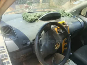 Toyota Vitz 1.0 FWD 3dr 2010 Gray