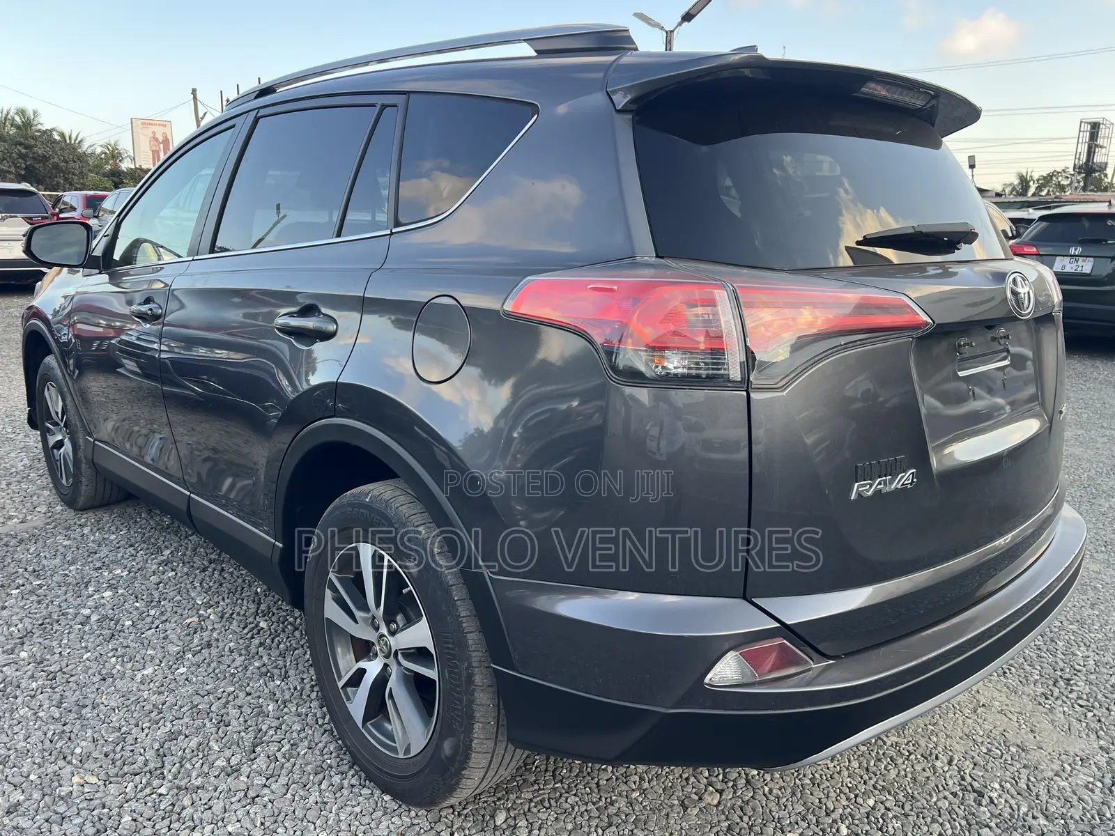 Toyota RAV4 XLE 4dr SUV (2.5L 4cyl 6A) 2018 Gray
