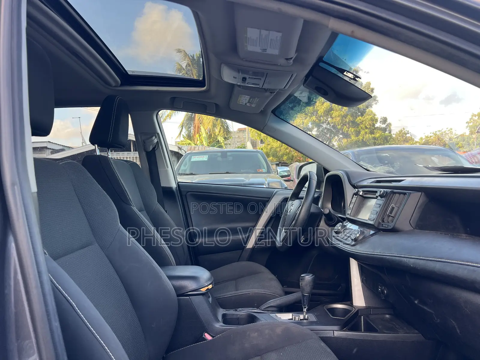 Toyota RAV4 XLE 4dr SUV (2.5L 4cyl 6A) 2018 Gray