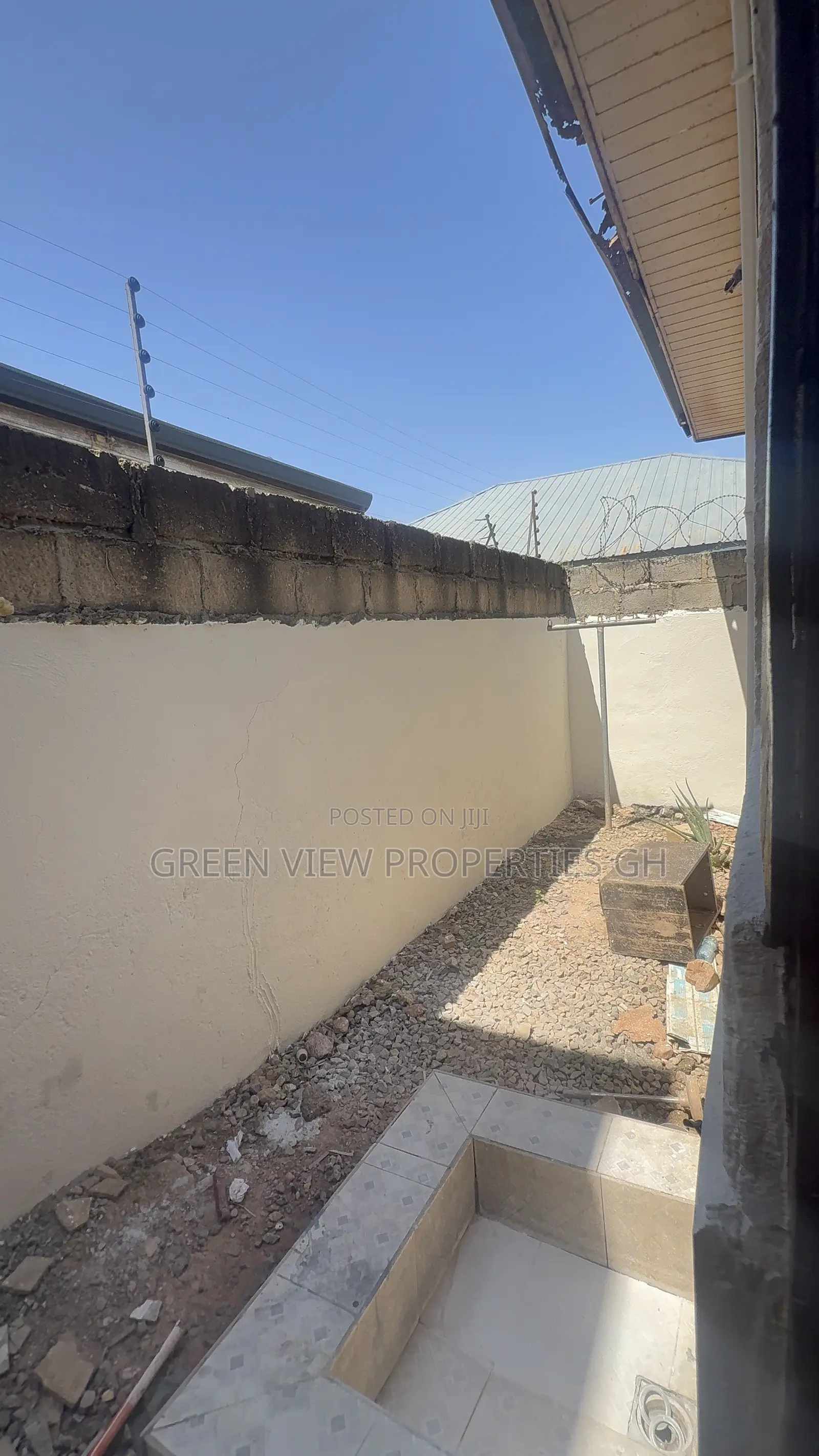 1bdrm Room & Parlour in West Hills Mall Area for rent