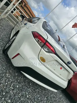Toyota Corolla SE 2021 White