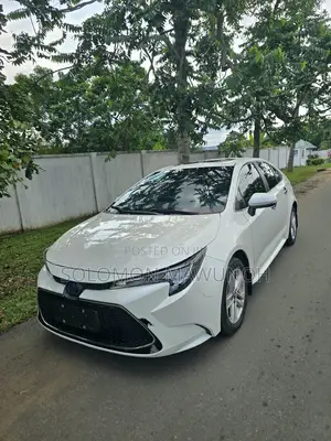 Toyota Corolla SE 2021 White