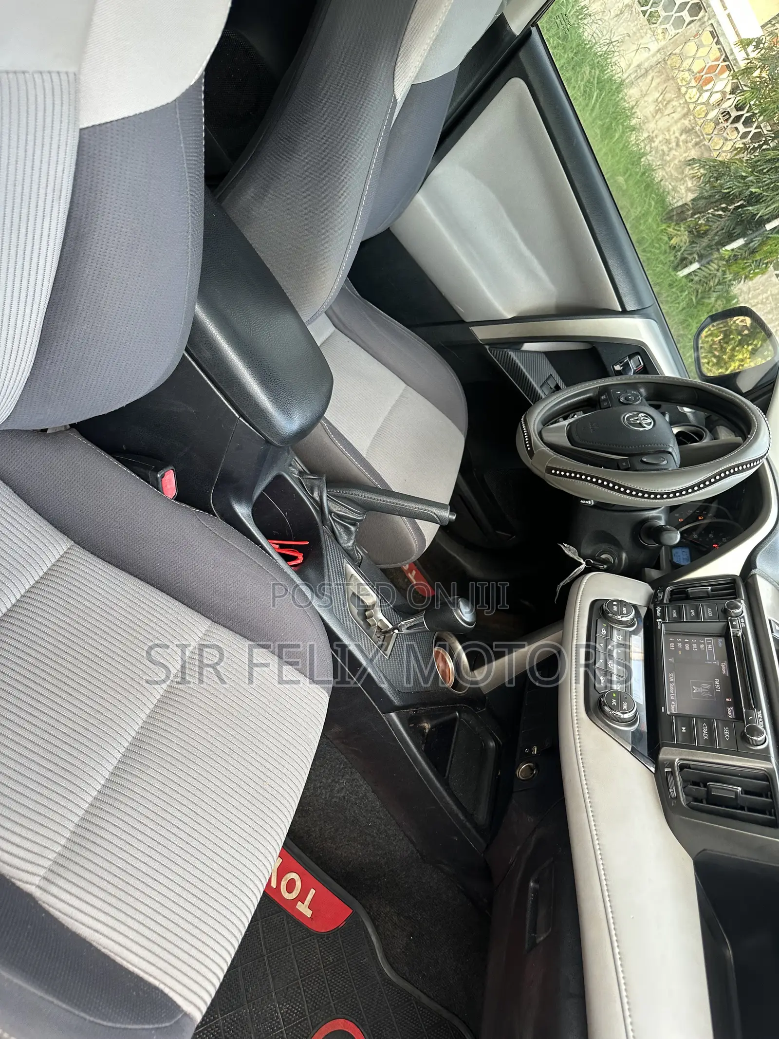 Toyota RAV4 XLE 4dr SUV AWD (2.5L 4cyl 6A) 2015 Black