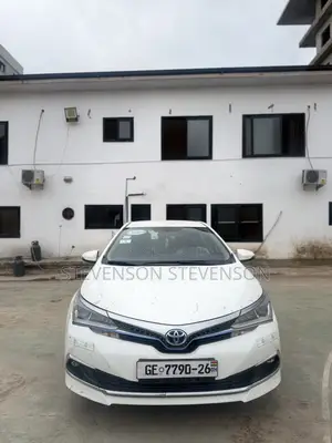 Toyota Corolla LE 2023 White