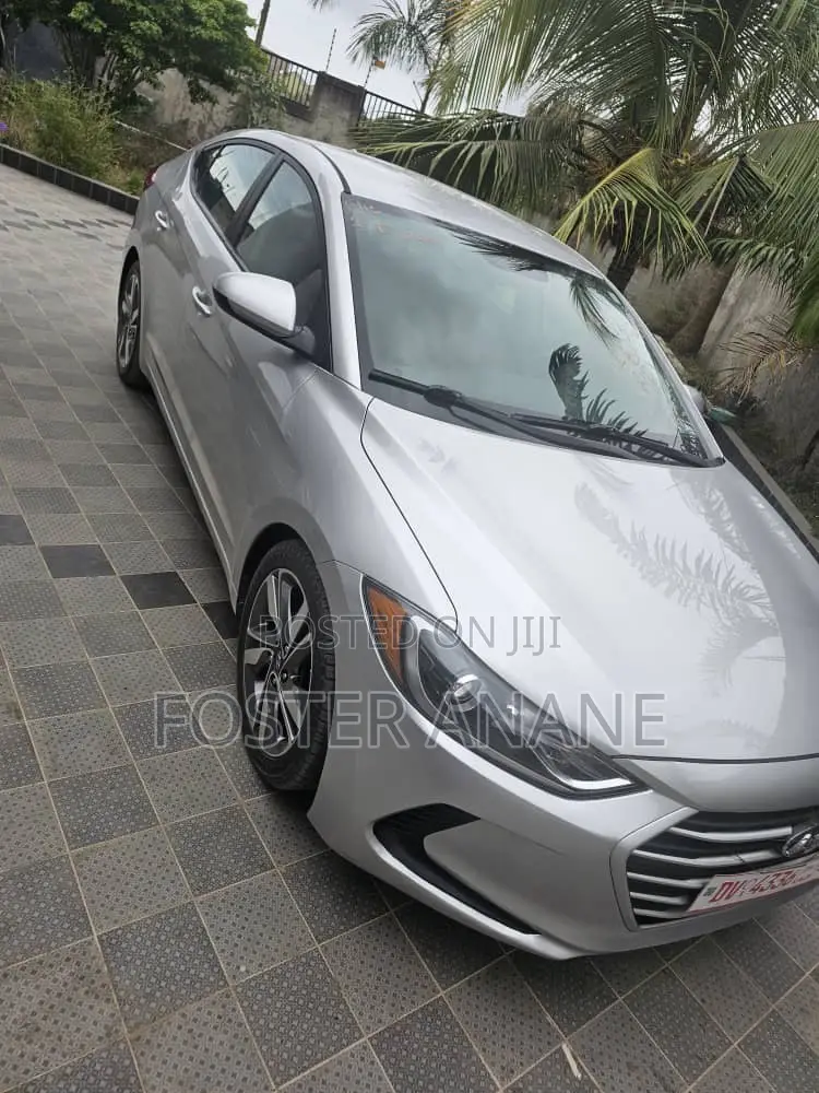 Hyundai Elantra SE Sedan FWD (2.0L 4cyl 6M) 2017 Silver