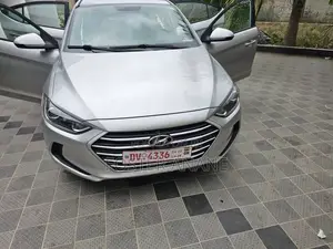 Hyundai Elantra SE Sedan FWD (2.0L 4cyl 6M) 2017 Silver