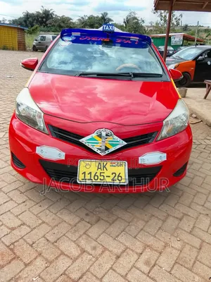 Toyota Vitz 2013 Red
