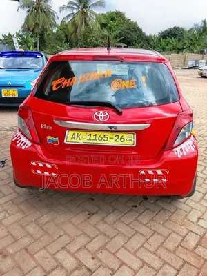 Toyota Vitz 2013 Red