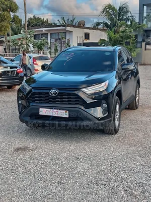 Toyota RAV4 XLE 2025 Gray