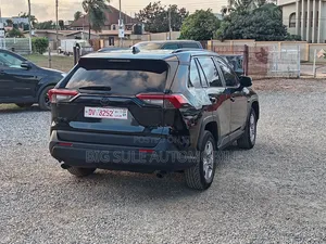 Toyota RAV4 XLE 2025 Gray