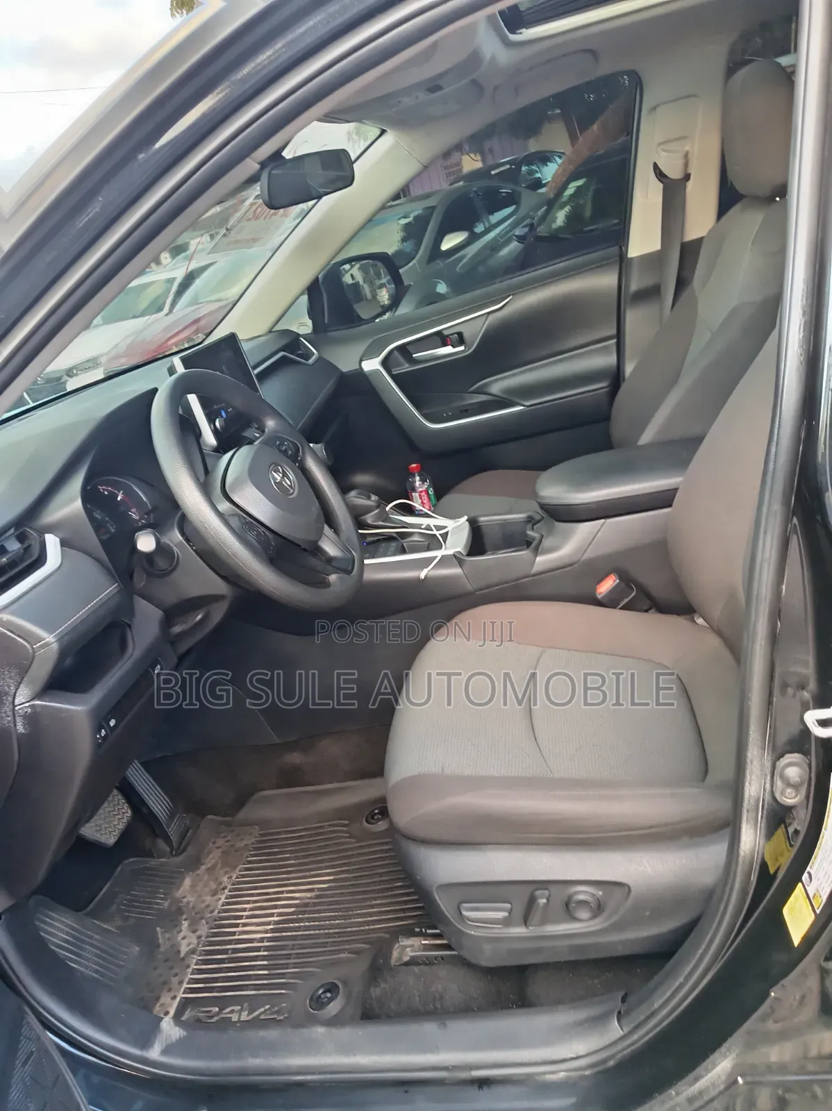 Toyota RAV4 XLE 2025 Gray
