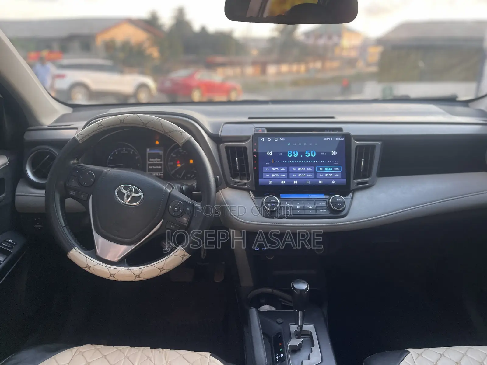 Toyota RAV4 XLE 4dr SUV (2.5L 4cyl 6A) 2018 White