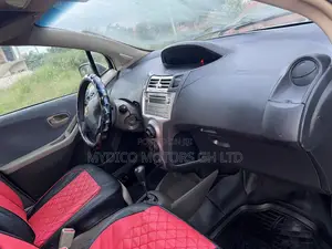 Toyota Vitz 1.5 FWD 3dr 2010 Gray