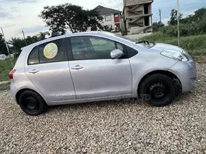 Toyota Vitz 1.5 FWD 3dr 2010 Gray