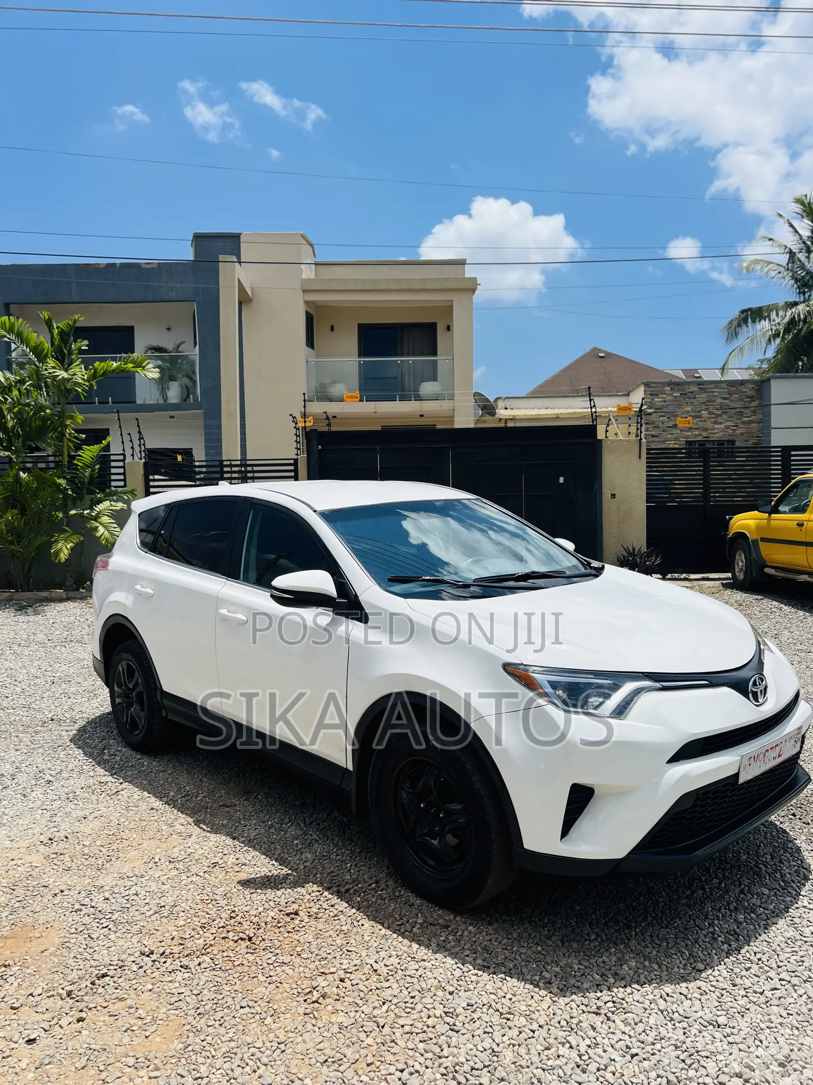 Toyota RAV4 XLE AWD (2.5L 4cyl 6A) 2017 White