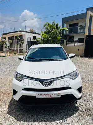 Toyota RAV4 XLE AWD (2.5L 4cyl 6A) 2017 White