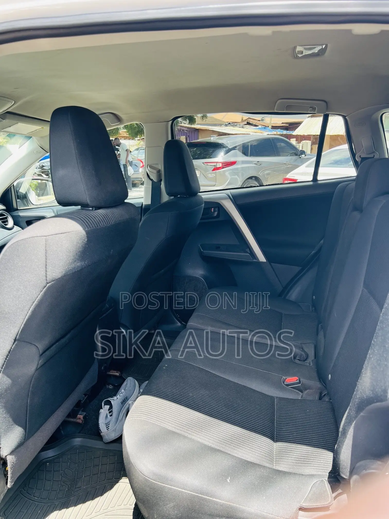 Toyota RAV4 XLE AWD (2.5L 4cyl 6A) 2017 White