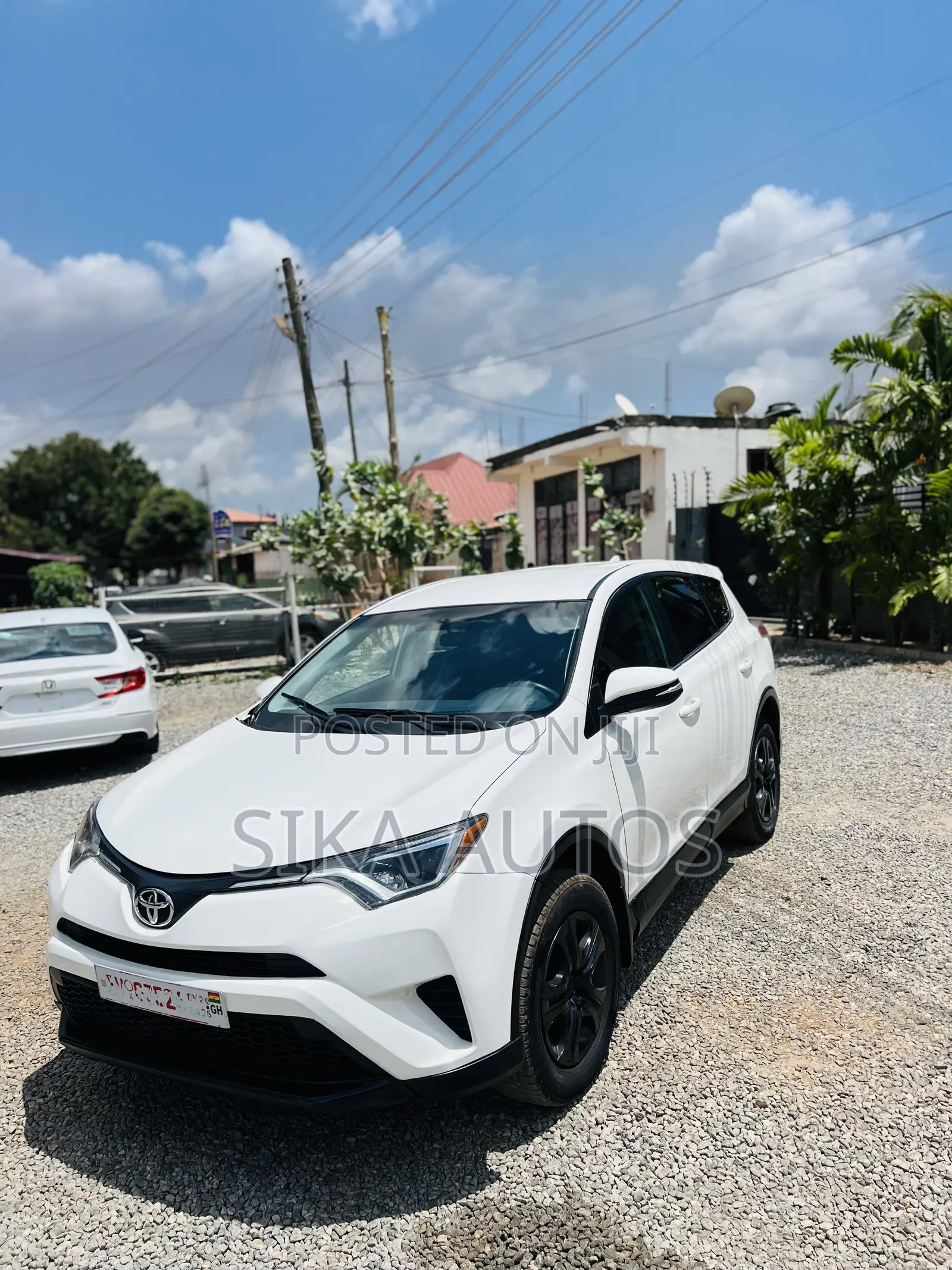 Toyota RAV4 XLE AWD (2.5L 4cyl 6A) 2017 White
