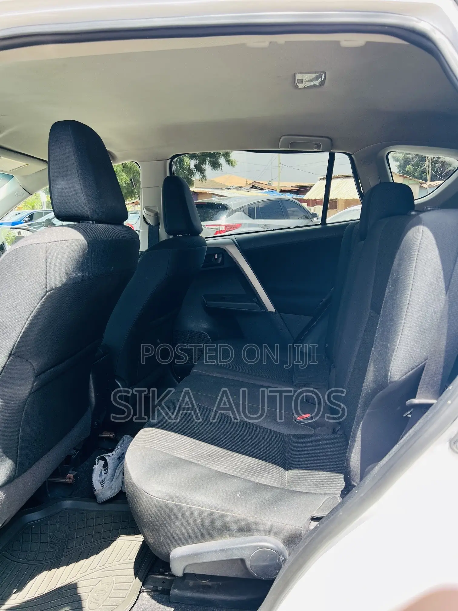 Toyota RAV4 XLE AWD (2.5L 4cyl 6A) 2017 White