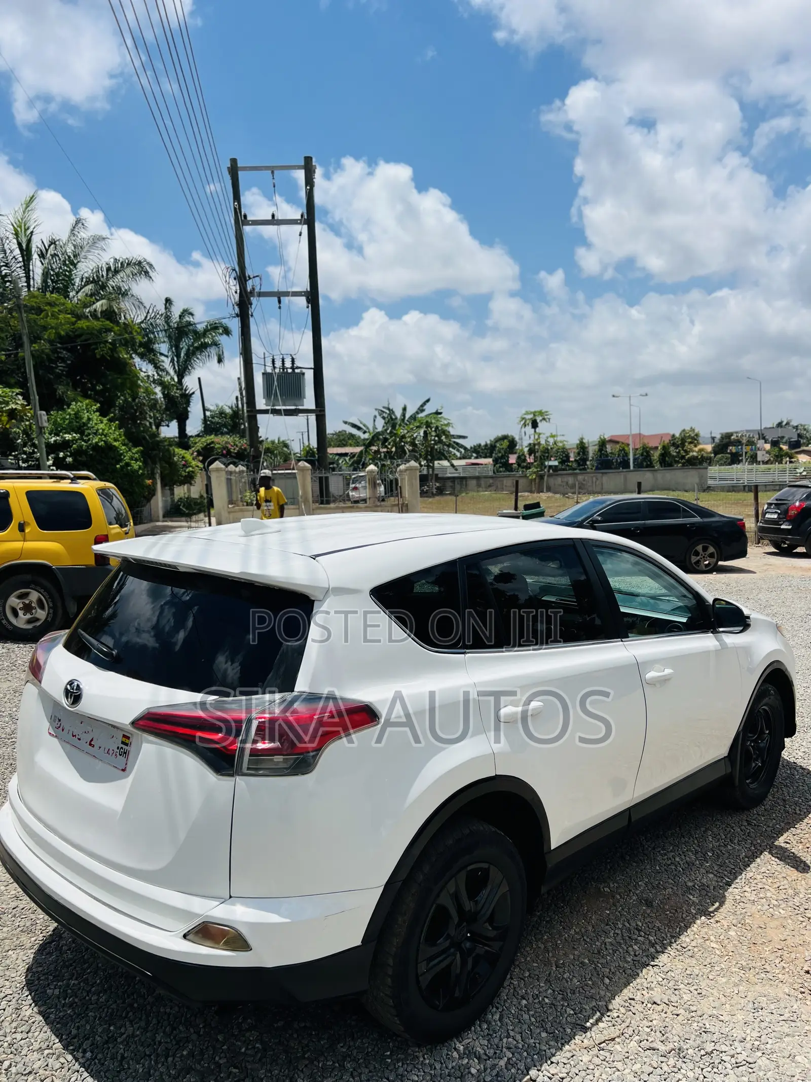 Toyota RAV4 XLE AWD (2.5L 4cyl 6A) 2017 White