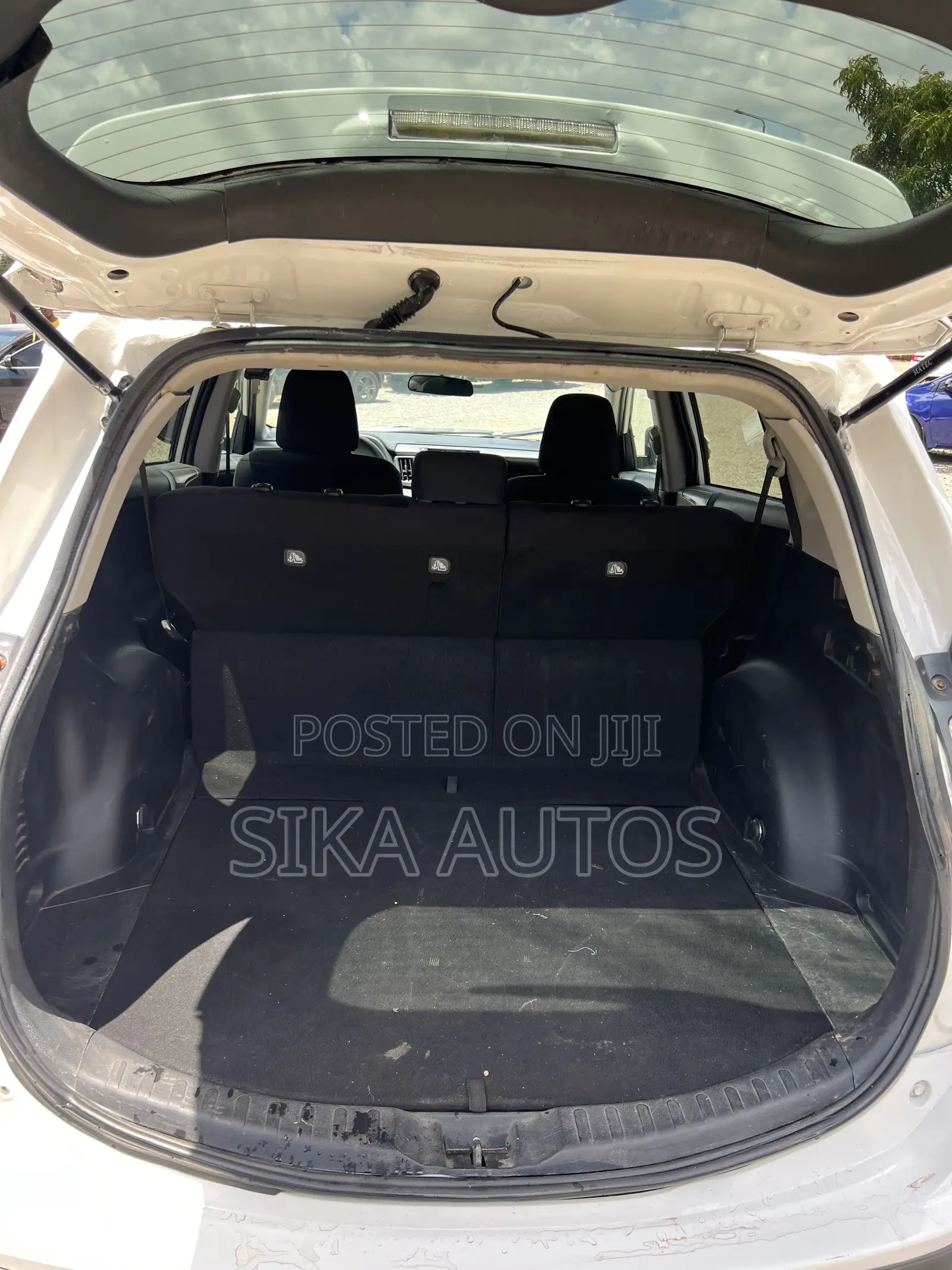 Toyota RAV4 XLE AWD (2.5L 4cyl 6A) 2017 White