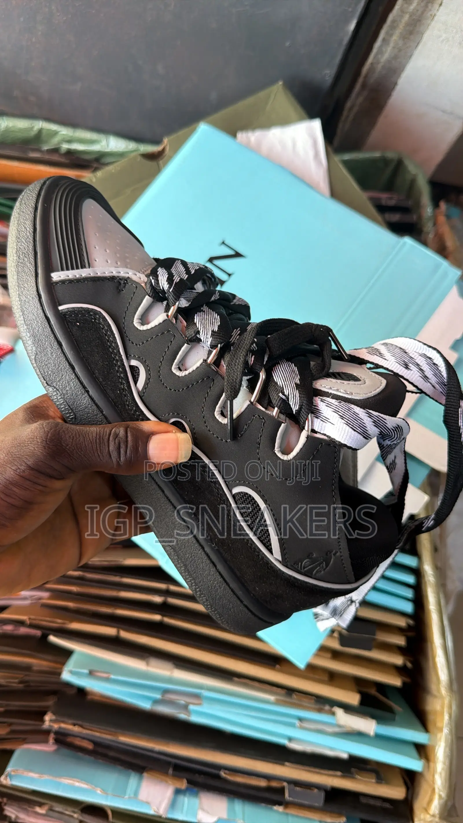 Lanvin Curb