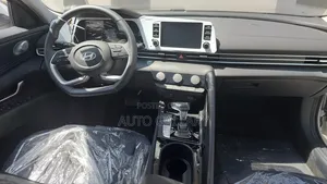 New Hyundai Elantra 2025 White