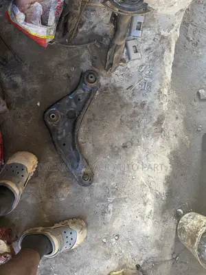 Nissan Qashqai 2014 Front Control Arm