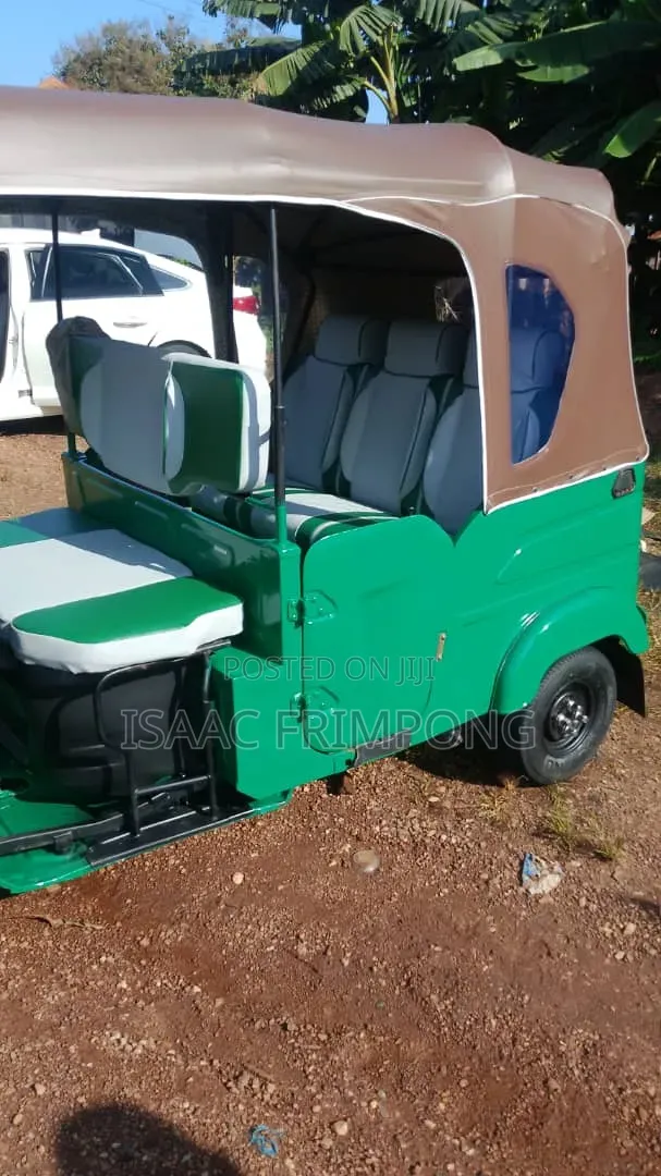 Bajaj RE 2026 Green