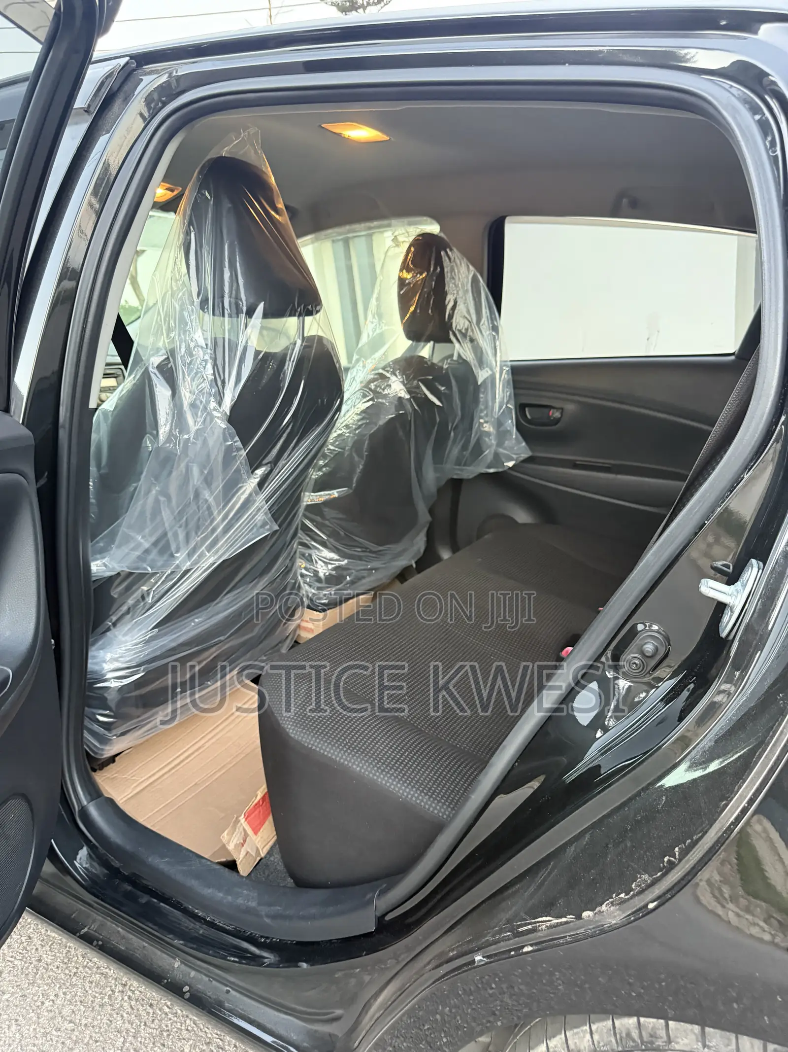 Toyota Vitz 1.5 FWD 5dr 2015 Black