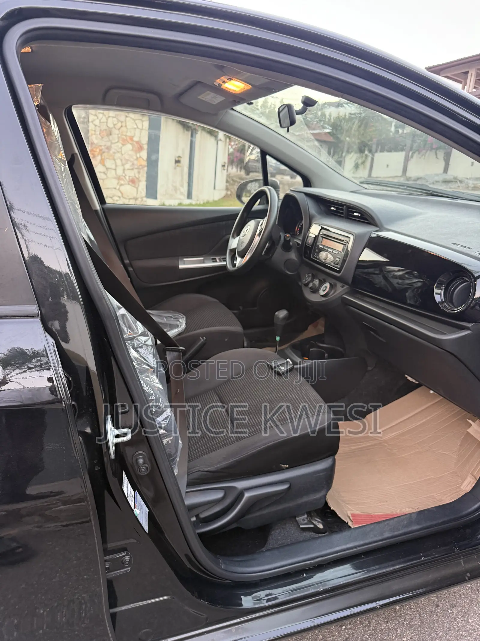 Toyota Vitz 1.5 FWD 5dr 2015 Black