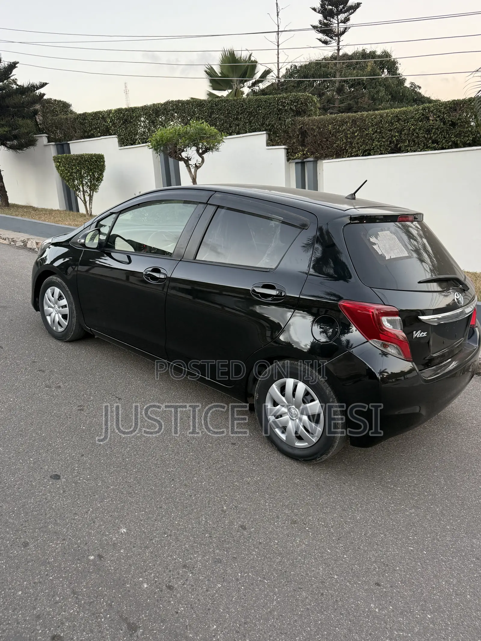 Toyota Vitz 1.5 FWD 5dr 2015 Black