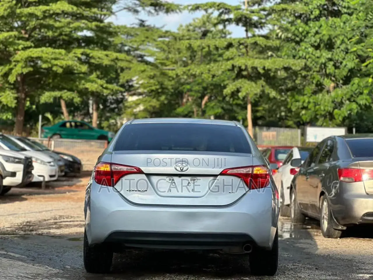 Toyota Corolla LE (1.8L 4cyl 2A) 2018 Silver