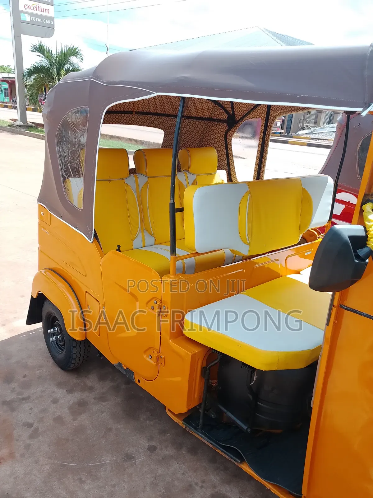 Bajaj RE 2026 Red