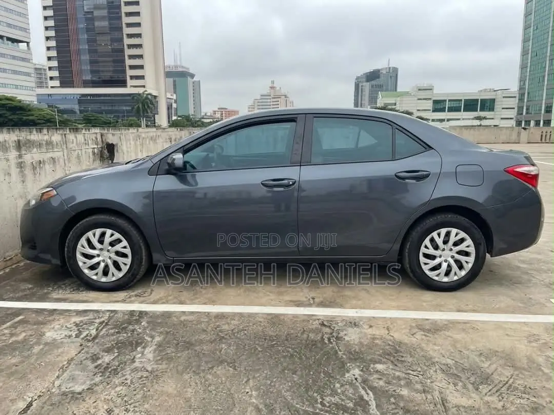 Toyota Corolla LE 4dr Sedan (1.8L 4cyl CVT) 2017 Gray