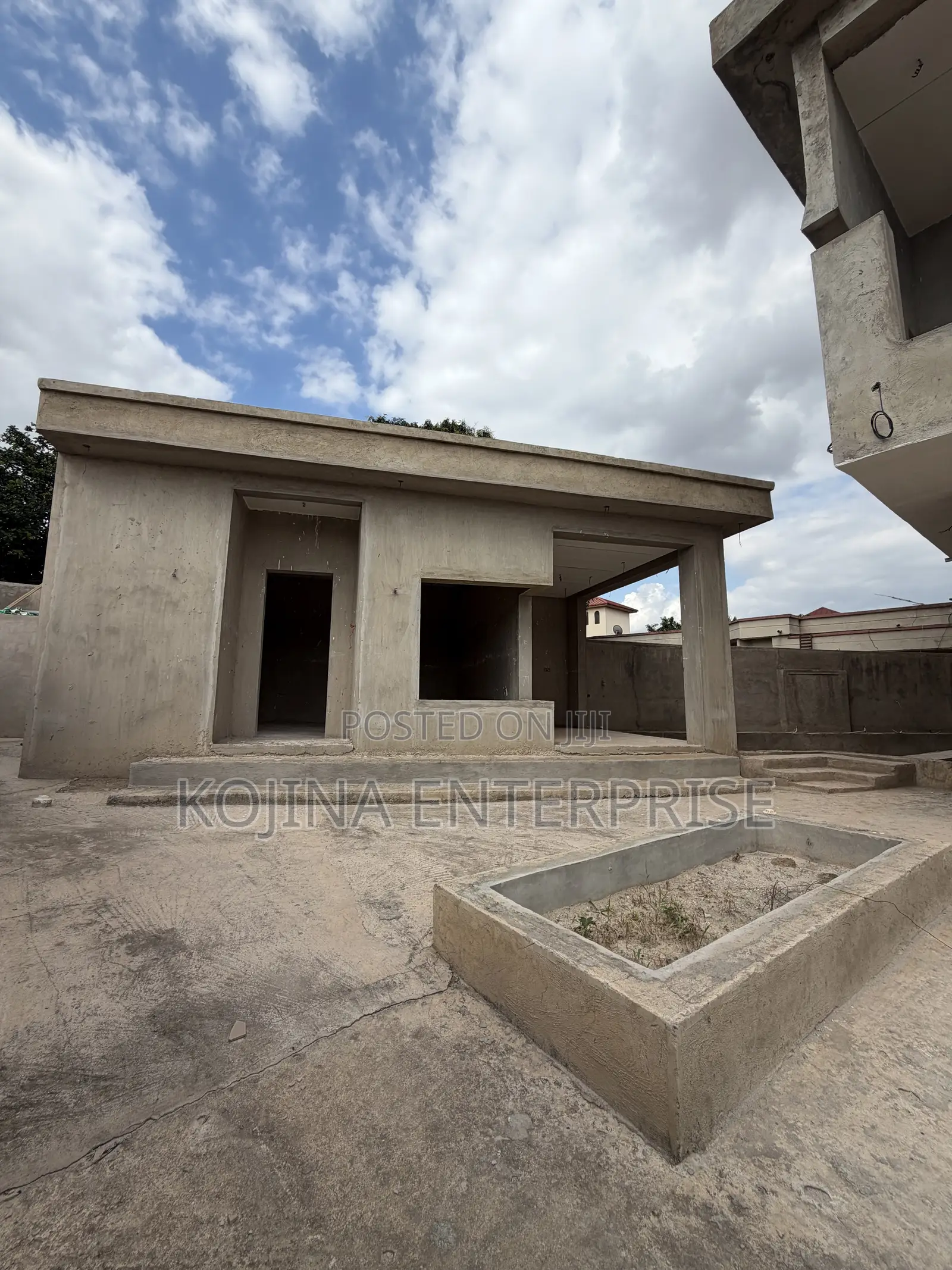 8bdrm Mansion in Daban, Kumasi Metropolitan for sale