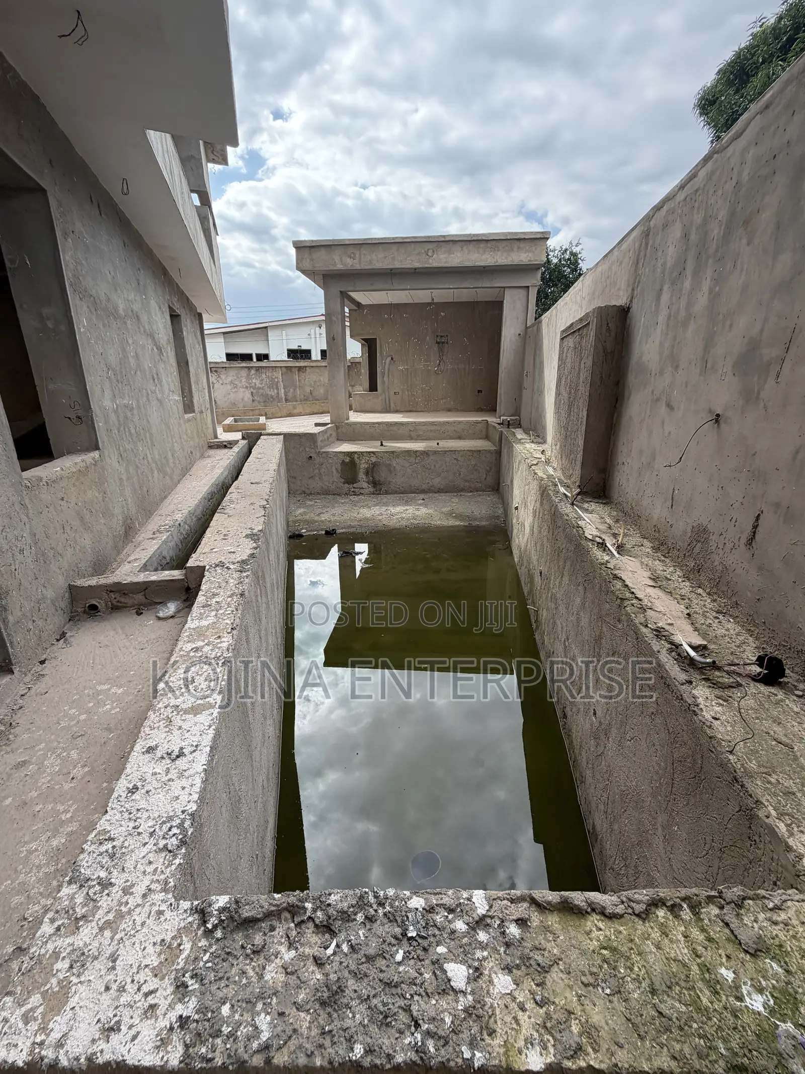 8bdrm Mansion in Daban, Kumasi Metropolitan for sale