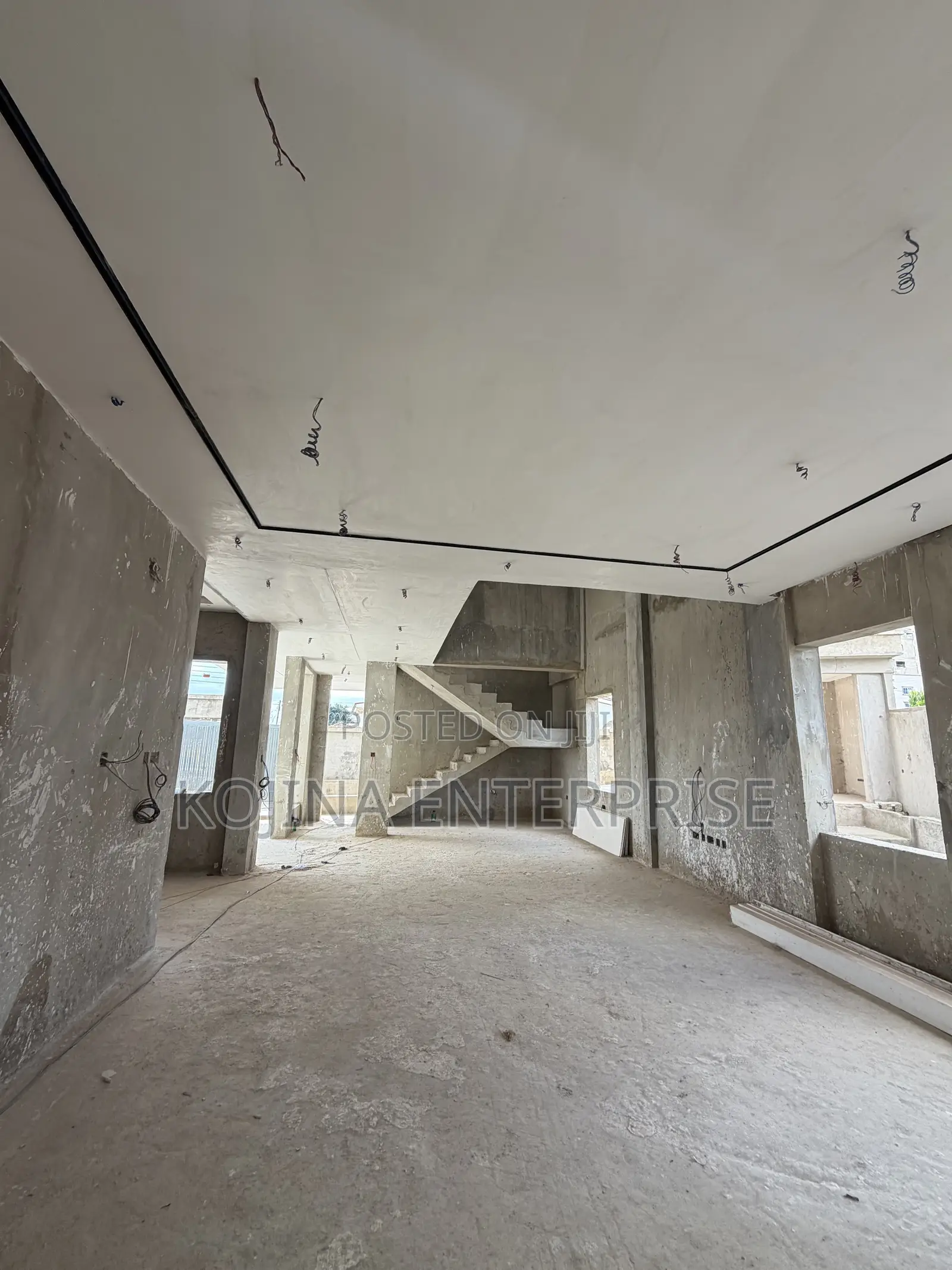 8bdrm Mansion in Daban, Kumasi Metropolitan for sale